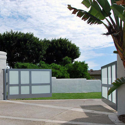 Easily Assembled Modern Automatic Garage Doors Custom Made Driveway Gates